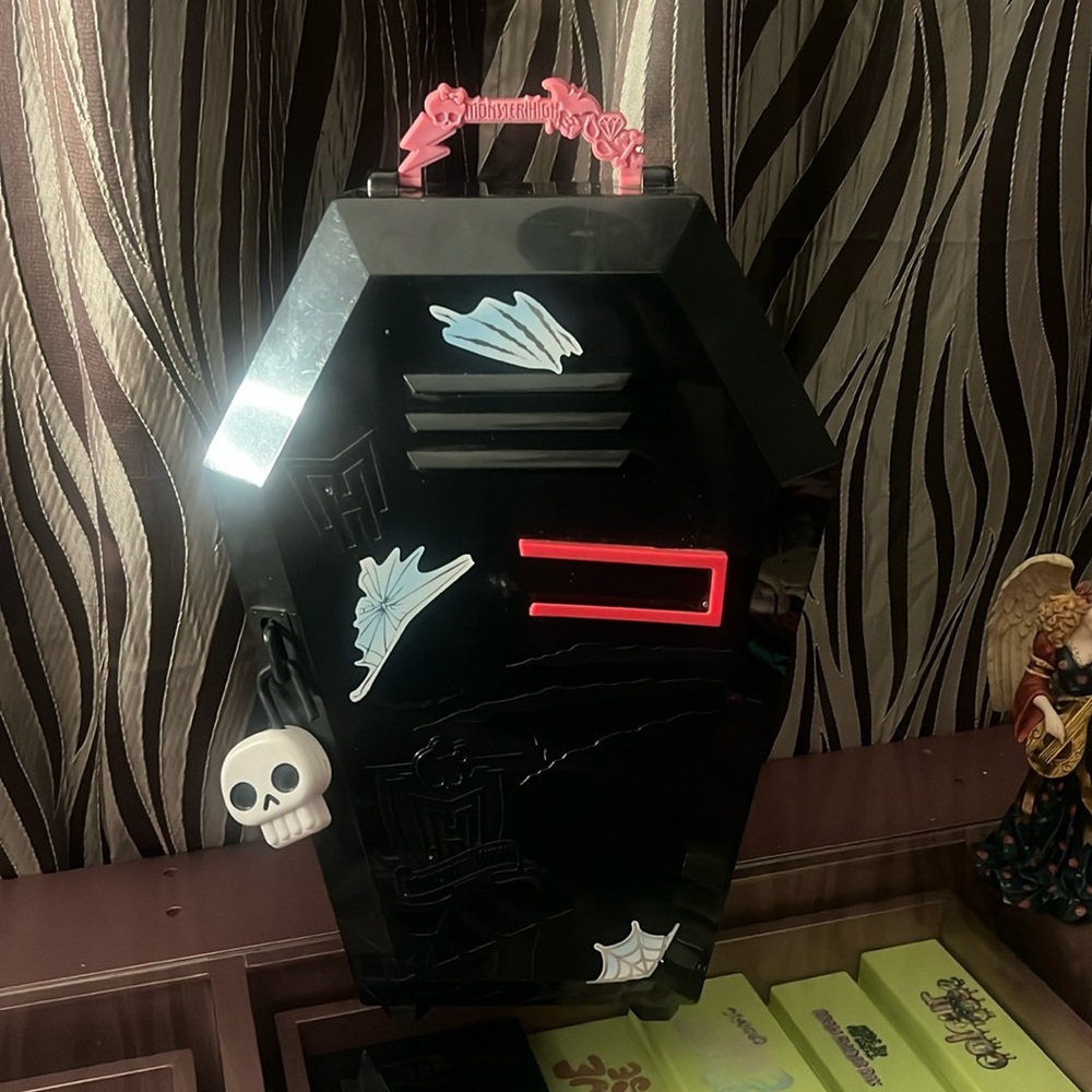 Monster high draculocker